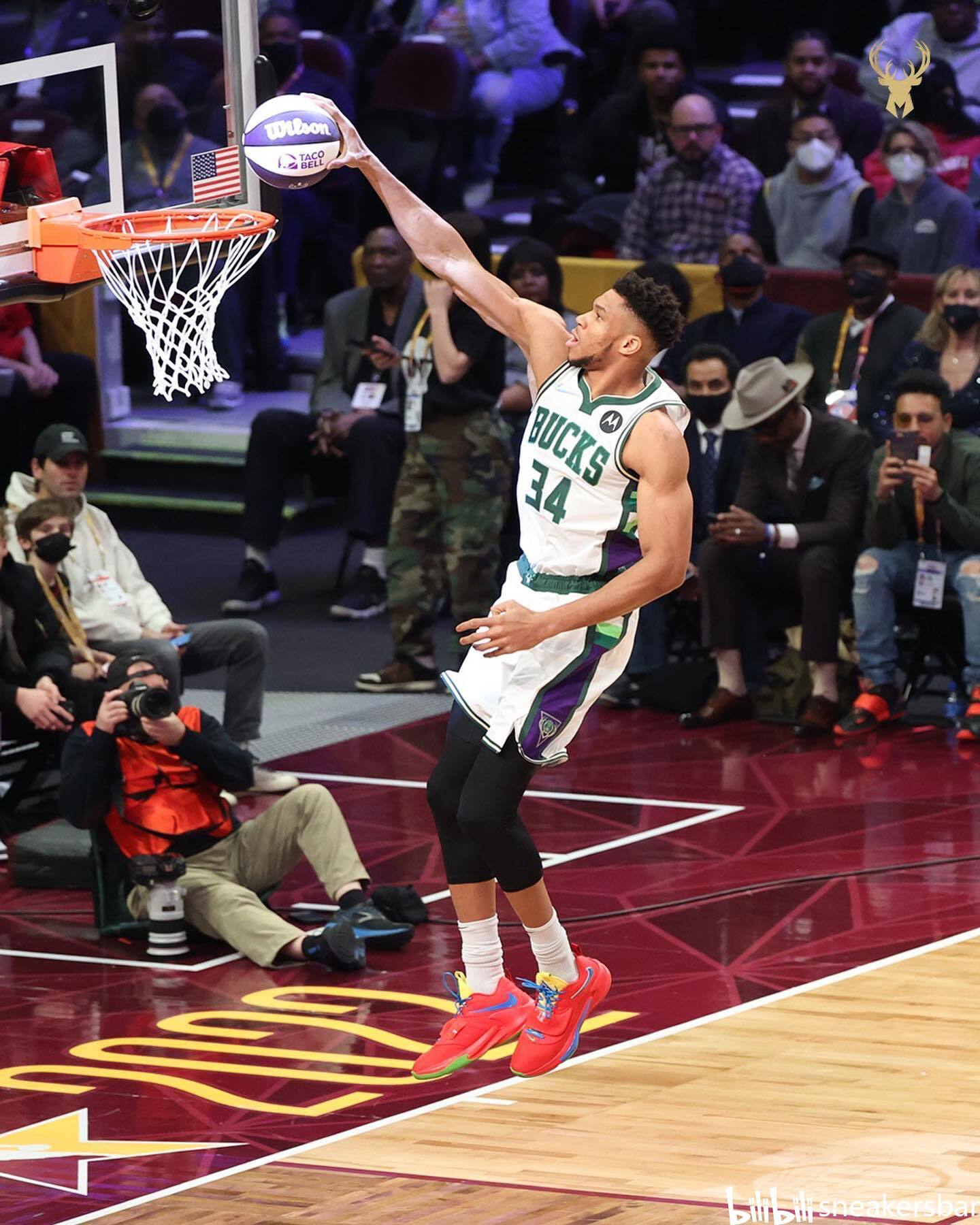 视频-福原爱粉嫩裙装惊艳亮相球迷直呼太可爱.