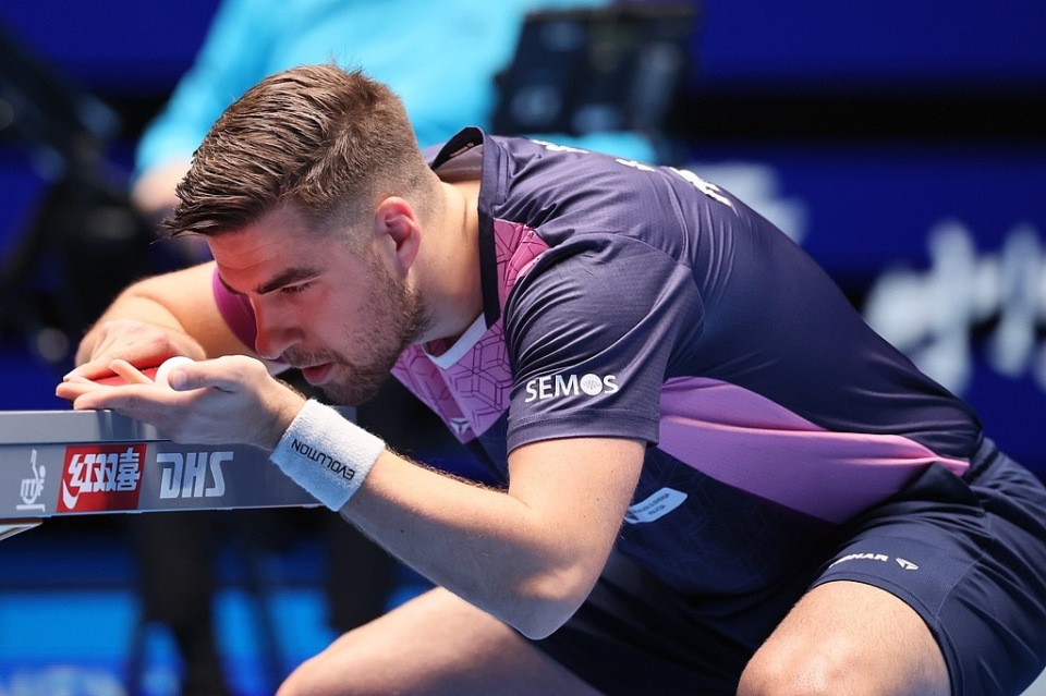 亚冬会：宁忠岩夺得速度滑冰男子1000米金牌.